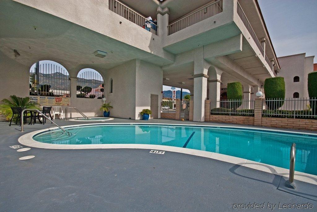 Best Western Pasadena Royale Inn & Suites Exteriér fotografie